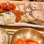 韓国料理 ホンデポチャ - ポッサム(肉厚で柔らかい)