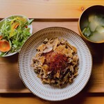 cafe こころひかる - きのことゴボウの牛丼（950円）