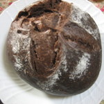 とらやベーカリー - ココア味のカンパーニュだろうか（甘くない）