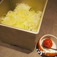 京都つゆしゃぶCHIRIRI 京橋店 - ■たっぷりの白ねぎと柚子唐辛子