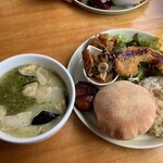 カメイノ食堂 - アヒアコ　パンとご飯付き