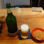 Teuchi Soba Kutsurogi - ビール（ハートランド中瓶）に揚げ蕎麦がついてくる
