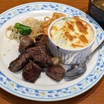 ちいさなフライパン - 日替わりランチ（サイコロステーキ、ホタテとほうれん草のグラタン）