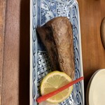 悠久 - マグロのテール焼き。お店奥で焼いてるみたいです。