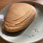 とらや饅頭 - 焼き蛤 前から…リアルかつ可愛い
