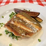 ビストロ　マガザン　ルージュ - 鮮魚のポワレとグリーンピースソテー