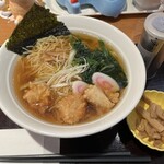 四六時中 - 料理写真:鶏の唐揚げら〜めん（税込880円）＋メンマ（税込50円）