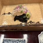 本湖月 - アマテガレイの刺身、肝蒸し、イワタケ