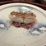 本湖月 - 石甘鯛の松笠焼き、大葉、茗荷、胡瓜、柴漬け、生姜