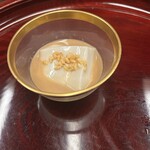 本湖月 - 胡麻豆腐にあられ
