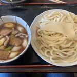 深山うどん - 肉汁うどん。並ですが、けっこうな量です。