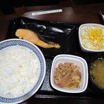 Yoshinoya - 焼魚牛小鉢定食