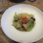 究極のハンバーグと窯焼きピザ trinity&夙川桜庵 - サラダもしっかり美味しい