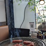 炭火焼肉 キンザン - 店内