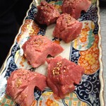 もみだれ焼肉獅子楼 - 厚切り牛タン