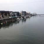 いろは橋から望む周辺のたたずまい