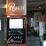 Rossi - ビル前の看板
