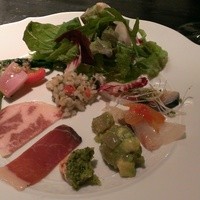 ロッシ - ランチの前菜とサラダ