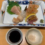 焼鳥 はちまん - 鳥刺し4種ハーフ （左上）だきみ　（右上）だきみ昆布　（左下）ささみ　（右下）ももタタキ