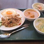 新宿西口ガパオ食堂 - 