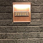 DUGOUT - 壁面の表札