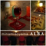 アルバカフェ - お食事は軽めで…そんな時にオススメ。大きな窓とゆったりソファの並ぶ、素敵なアート空間はまさに隠れ家！