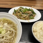 台湾料理 味鮮園 - 本日のランチ
豚肉とニンニクの芽炒め　¥880(税込)