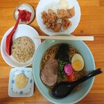 麺処 たんぽぽ - 半チャンラーメン唐揚げ付(醤油)と、ニンニク