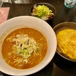 Mi chuca - 飯と麺が選べるサラダ付きセット800円