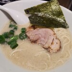 らーめん専門店小川 - 小川らーめん760円をちゃーしゅーバラ
            麺かため
            背脂こってり
            他フツー