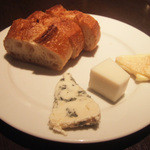 ヴィノスやまざき - チーズ3種盛り合わせ(600円)