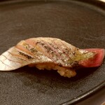 鮨あら井 - 炭焼　香ばしい薫りと脂ののりを感じます。