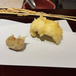 渋谷 天婦羅 ふじもと - 淡路の鱧と梅。梅の天ぷらは初めて食べた。