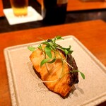 わたべ - ⚫お通し「秋鮭の炭火焼き」これは、お通しのレベルじゃない！