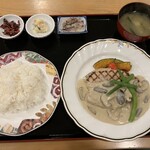 ホテルアポイ山荘 - 鶏胸肉のロースト・きのこソース(だったかな‥ 期間限定)