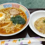 ファーストフード TUKAMOTO - 料理写真:中華そばと半チャーハンのセット