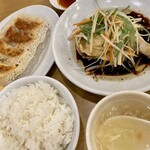 南砂餃子坊 - (ホロホロ柔らか)蒸し鶏のネギ生姜黒醤油ソースかけセット  ¥850