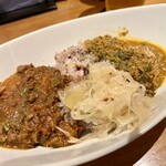 クラフトビア サーバーランド - あいがけスパイスカレー 1150円 ※週替りヴィーガンカレーとスパイスカレーのあいがけ
            2023年10月22日