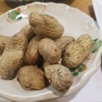 ふぐ料理・鮨 光 - 茹でピーナッツもらいました(笑)