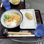 杵屋麦丸 - 娘のぶっかけとろ玉うどんと茄子天