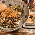 タイニーカフェ - 納豆丼煮卵付き・冷奴