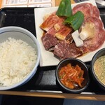 Shiawaseno Yakiniku Tabehoudai Kamimura Bokujou - 