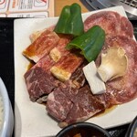 幸せの焼肉食べ放題 かみむら牧場 - 