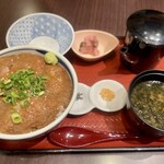 Tsukiji Shokudou Genchan - 真鯛の胡麻だれ丼1408円