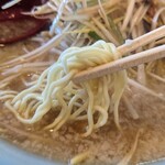 ラーメンショップ椿 - ネギラーメン　麺アップ