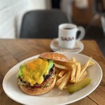 GRILL BURGER ＆ ROAST CHICKEN SASA - 『Avocado Cheese Burger¥1,700』 ※ピクルスは通常付きません。 『lunch drink¥150』