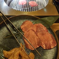 焼肉 しゃぶしゃぶ 石田屋。 北野坂店 - 特上石田屋コース  塩タン 塩ミノ