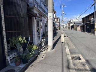 オーライ - 木の看板が目印