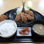 豚珍館  - 大アジフライ定食（みそ汁・お新香付）※ご飯・キャベツ・みそ汁おかわり自由，メニュー表記通り