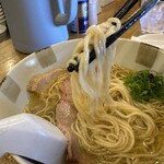 ルースター - 【2023.10.23(月)】中華そば（しお・並盛・140g）800円の麺